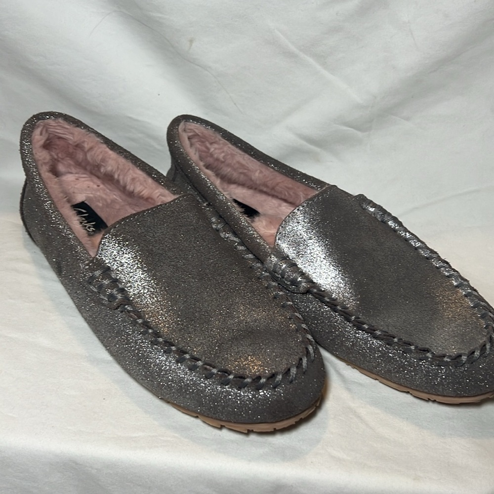 Clarks Faux Fur Lined Moccasin Slippers-Silver Metallic-10M (only worn inside!)